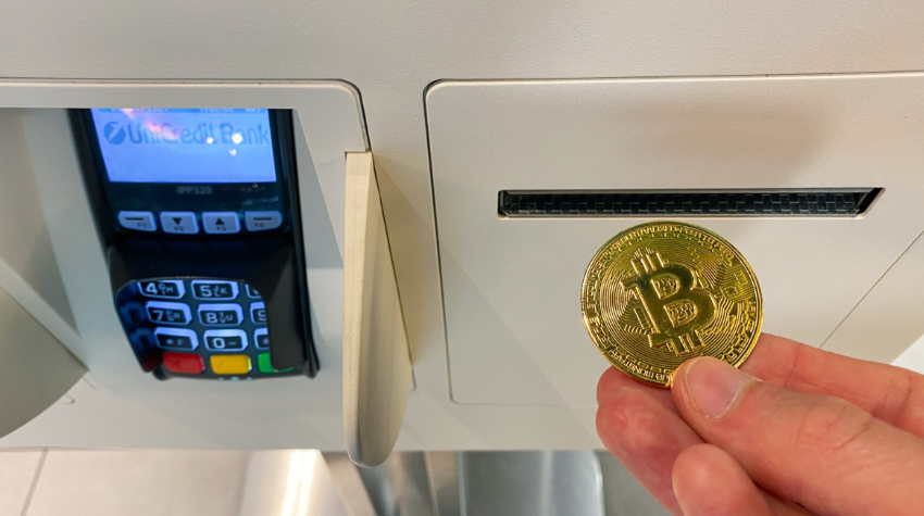 Ausgeben Von Bitcoin an einem Geldautomaten